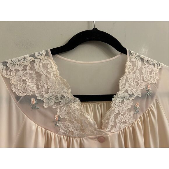 Vintage 60's ShadowLine Embroidered Long Nightgown with Lace Yoke sz M - L EUC - Picture 3 of 8